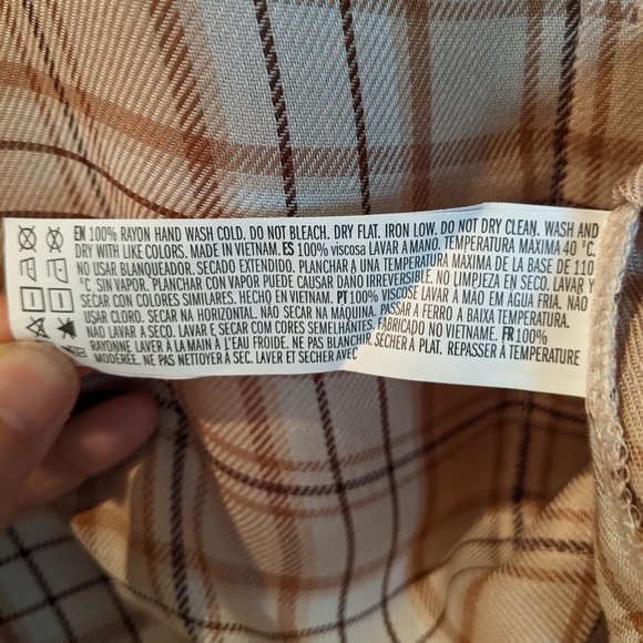 NWOT Flowy Rayon Flannel Button down blouse - Picture 4 of 5